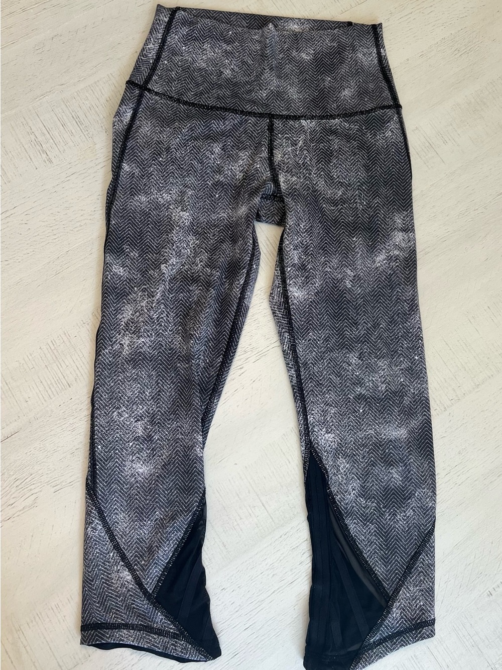Lululemon Essential Rhythm Crop Leggings Sz 6 Luxtreme Diffusion White Black - Picture 4 of 7